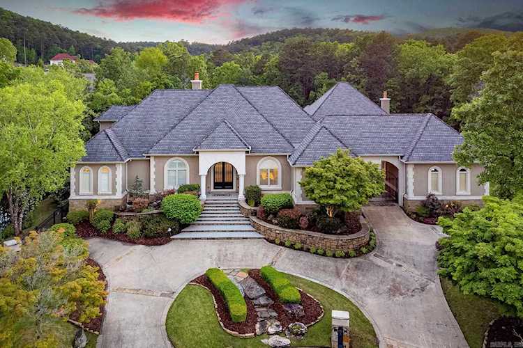 2 Spring Valley Ln Little Rock, AR 72223
