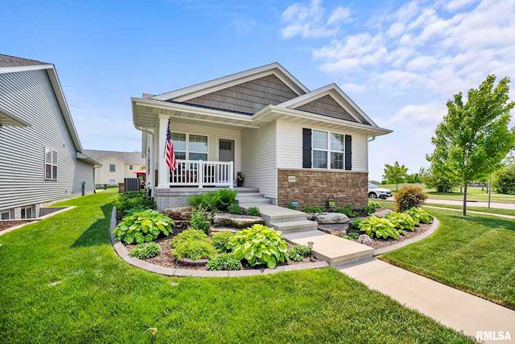 1609 Parkview Ln Davenport, IA 52807