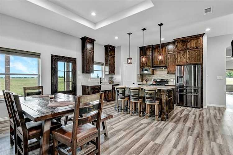 1355 Triangle Road Valley View, TX 76272