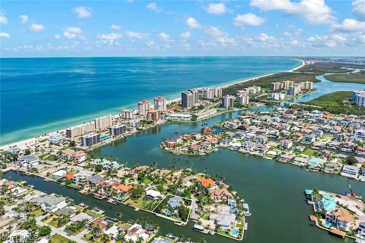 230 Seabreeze Ave Naples, FL 34108