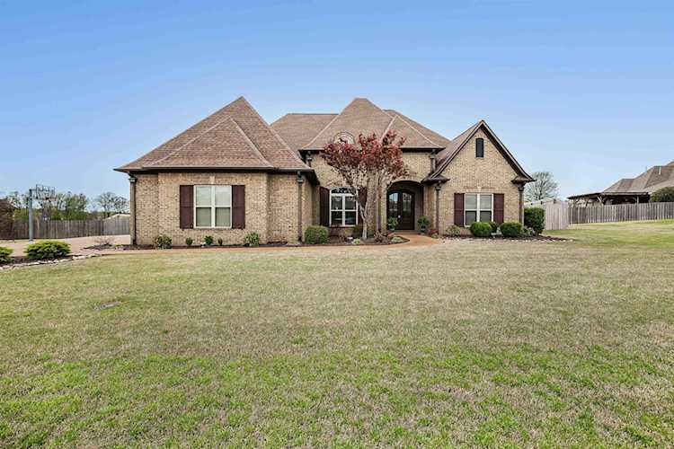 Haltom Real Estate, local REALTORS® Specialize in Selling Homes in Jackson, TN & Surrounding Areas : Madison County, Henderson County, Carroll County, Gibson County, Chester County, Hardeman County, Crockett County Photo 1
