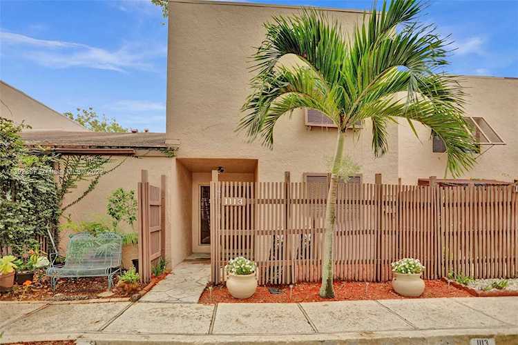 1113 NW 122nd Ter Pembroke Pines, FL 33026
