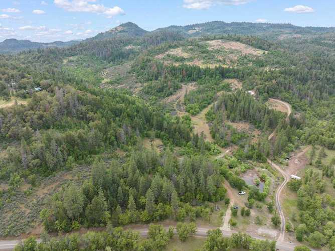 2527 Crowfoot Rd Eagle Point, OR 97524