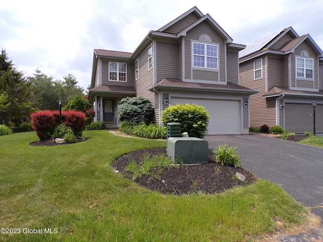 6 Wesley Place Voorheesville, NY 12186