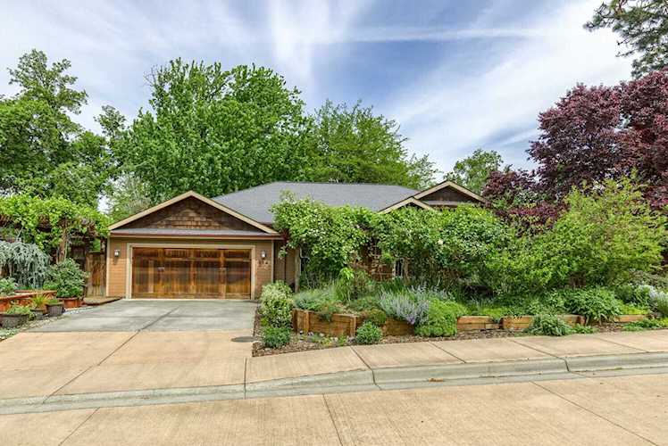 View 998 Plaza Ave with HD Pictures, Virtual Tours & Aerial Maps | MLS #220164607 Photo 1