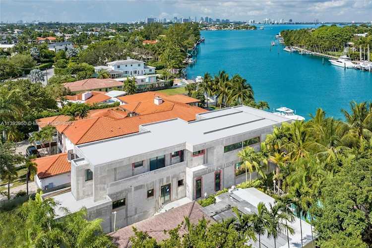 9056 Bay Dr Surfside, FL 33154