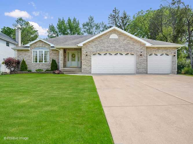 209 65th St Willowbrook, IL 60527