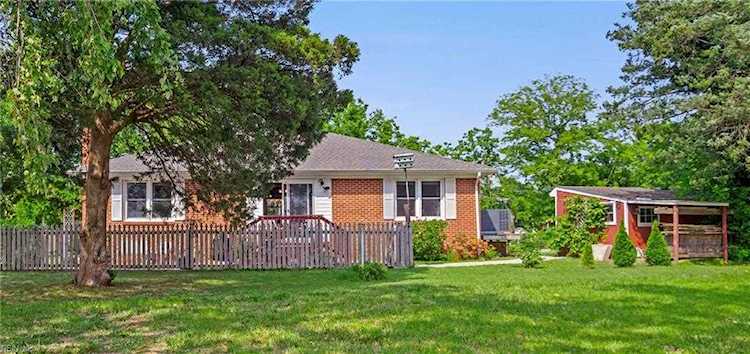 7 Broughton Ln Hampton, VA 23669
