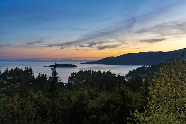 5532 Westhaven Road West Vancouver, BC V7W 3E9