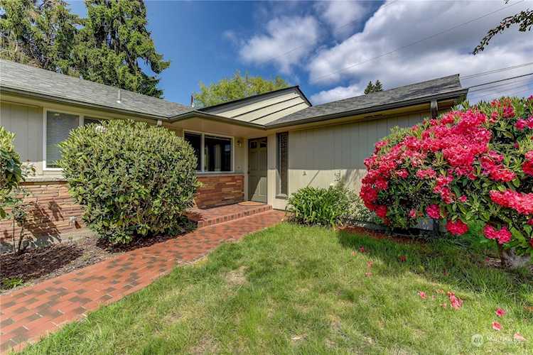 23008 83rd Ave Edmonds, WA 98026