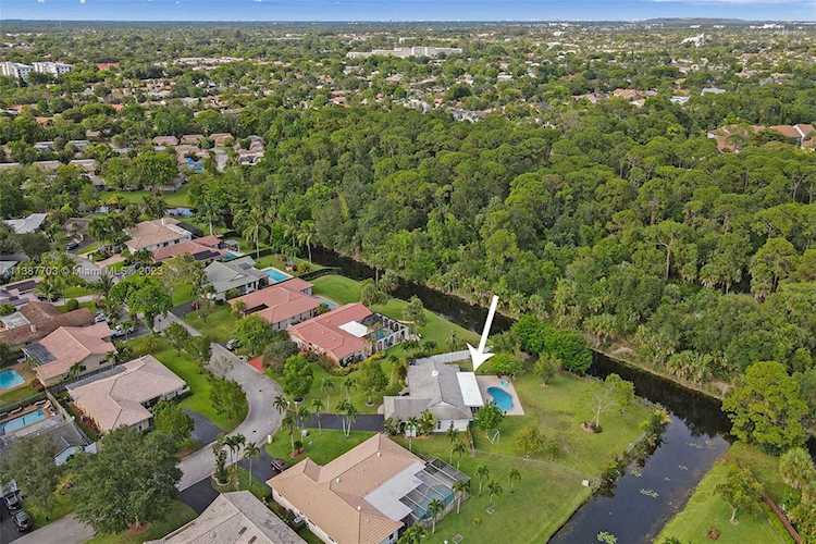 1701 NW 92nd Way Coral Springs, FL 33071