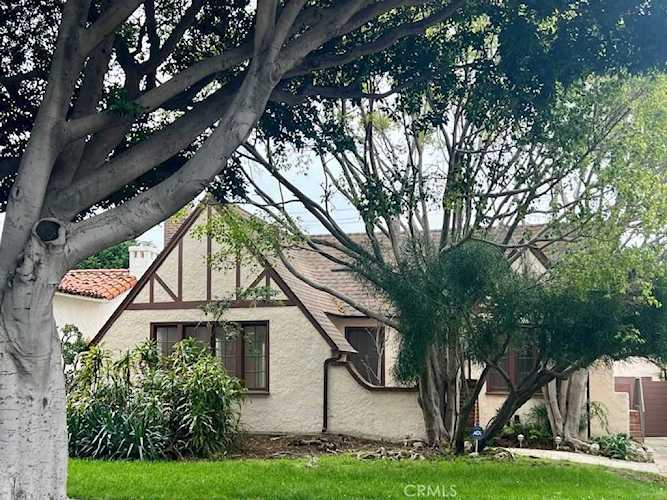 2210 Hill Street Santa Monica, CA 90405
