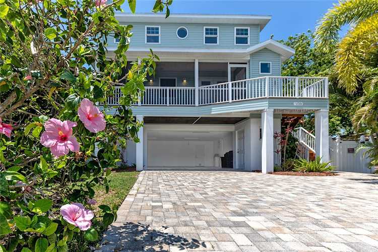16204 3rd St E Redington Beach, FL 33708