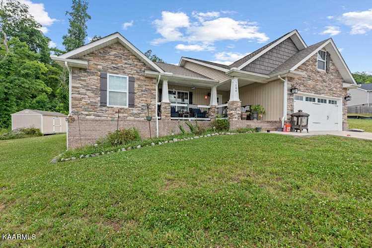 104 Edward Dison Dr Clinton, TN 37716