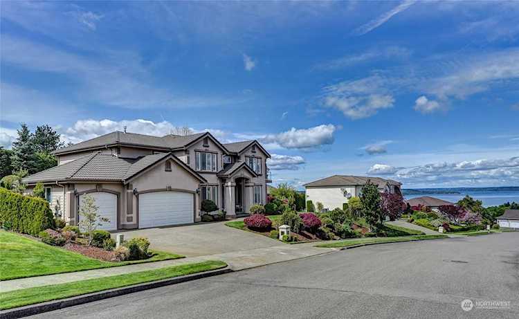 5702 Ridge Dr NE Tacoma, WA 98422