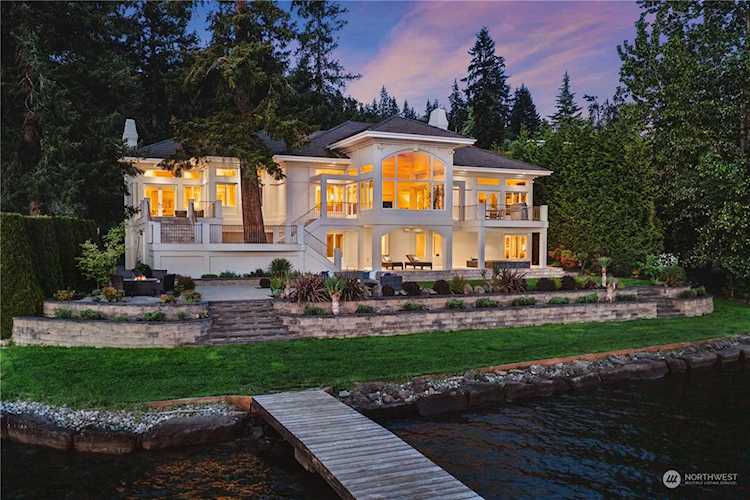 2005 E Lake Sammamish Place SE Sammamish, WA 98075