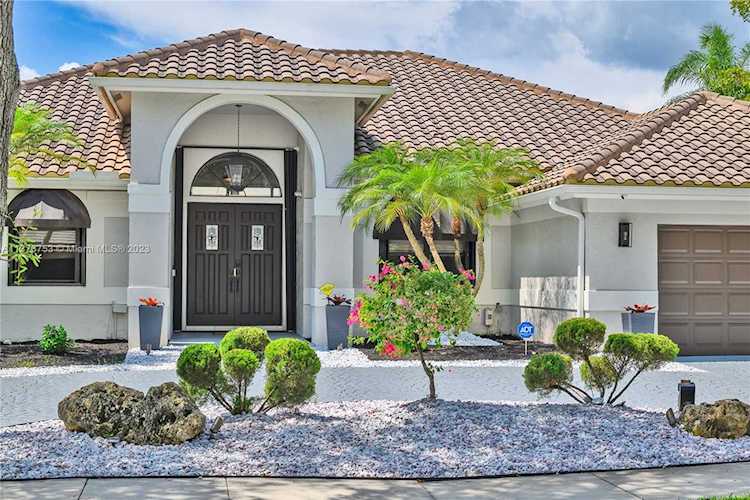 1032 Pine Branch Dr Weston, FL 33326
