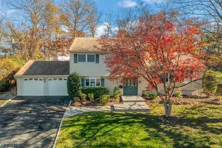 19 Connel Dr West Orange Twp., NJ Photo 1