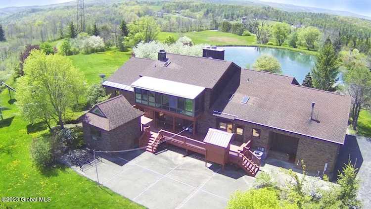 50 Freihofer Ln Altamont, NY 12009