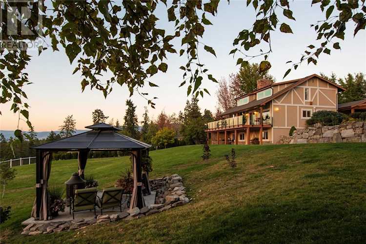 3668 Luxmoore Road Kelowna, BC V1W4C7