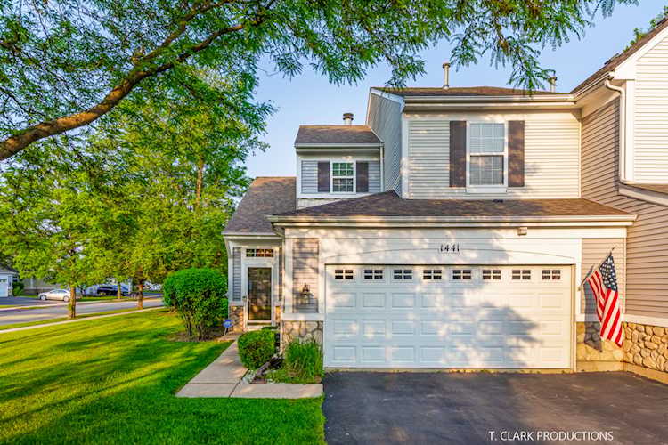 1441 White Pine Ln Bolingbrook, IL 60490