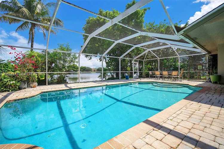 9820 Dunhill Dr Miramar, FL 33025