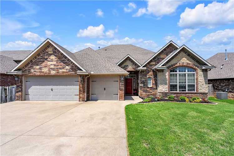 3600 Riverwood Place Bentonville, AR 72713