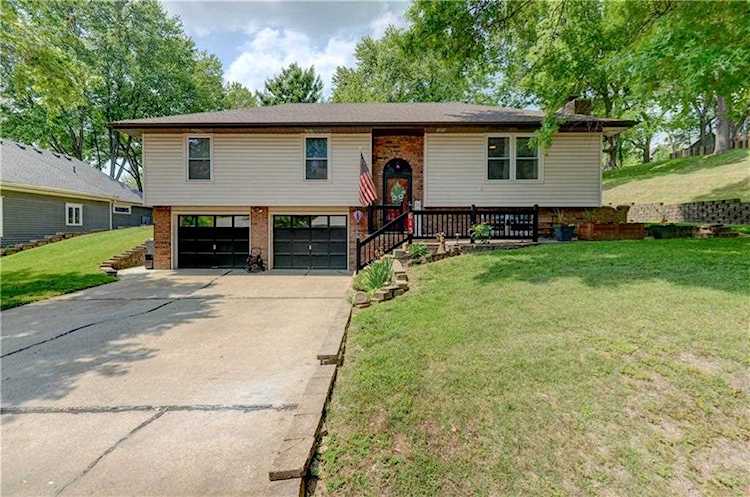 613 Cherry St Weston, MO 64098 | MLS 2433942 Photo 1