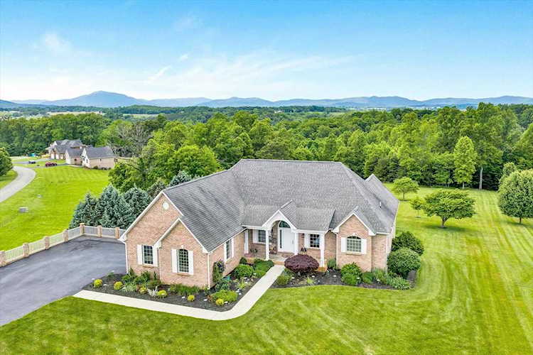378 Freedom Wirtz, VA 24184