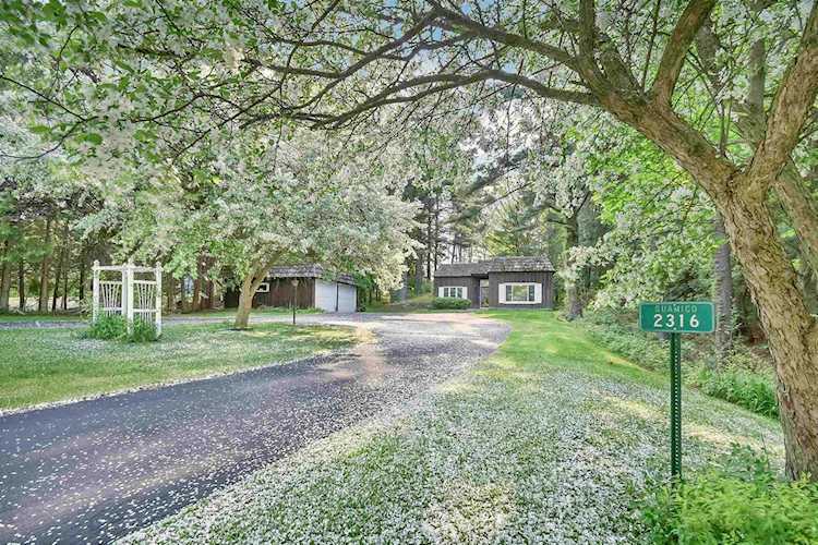 2316 Cedar Ln Green Bay, Village of Suamico, WI 54313