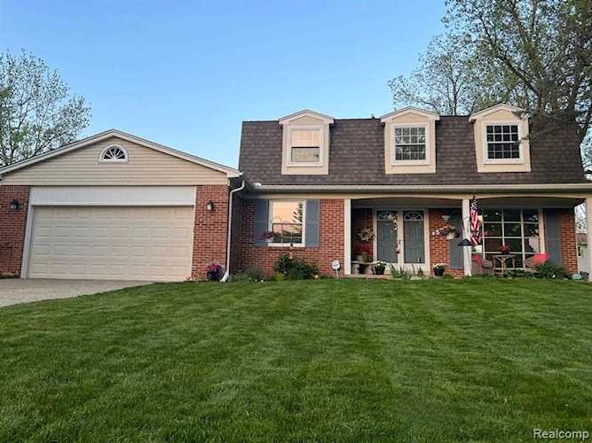 528 Pinehurst Rochester Hills, MI 48309