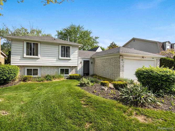 39386 Sunderland Clinton Township, MI 48038