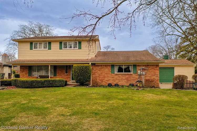 52429 Southdown Shelby Twp, MI 48316