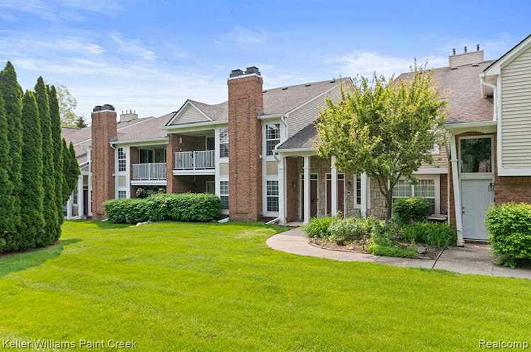 6489 Shetland Ct Shelby Twp, MI 48316