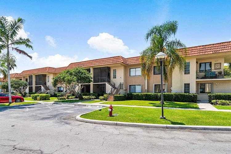 398 Lakeview Drive #205 Weston, FL 33326