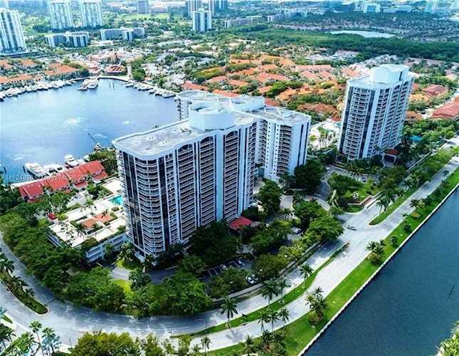 3640 Yacht Club Dr #706 Aventura, FL 33180