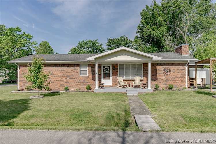 920 N 3rd St Austin, IN 47102