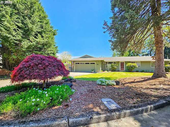 8950 SW Pinebrook CT Tigard, OR 97224