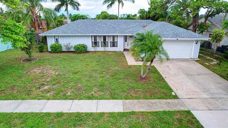 5795 Upland Way West Palm Beach, FL 33417