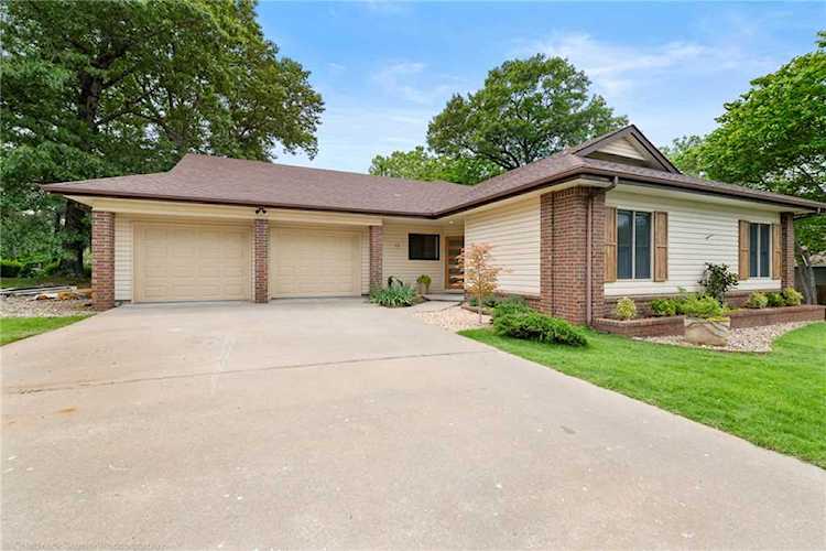 13 Dunedin Dr Bella Vista, AR 72715