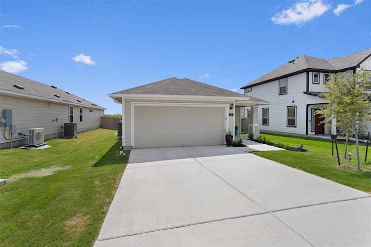 208 Blue Agate CT Jarrell, TX 76537