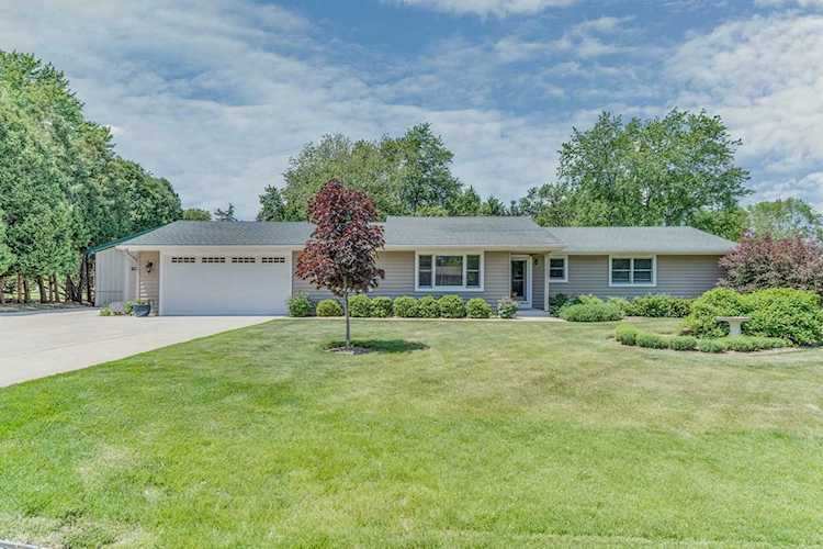 14 Royce Rd Oswego, IL 60543