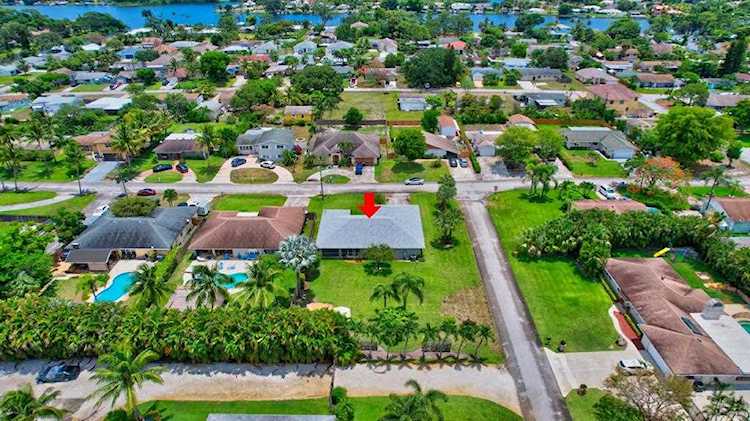 6647 N Plymouth Drive Lake Worth, FL 33462