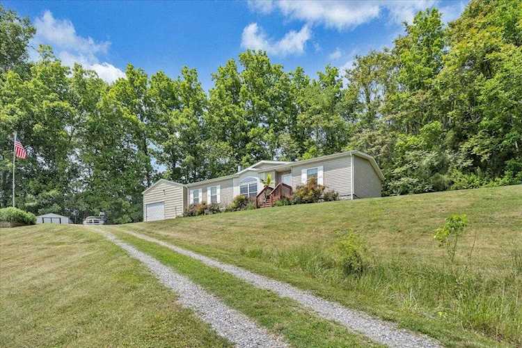 1348 Haymakertown Troutville, VA 24175