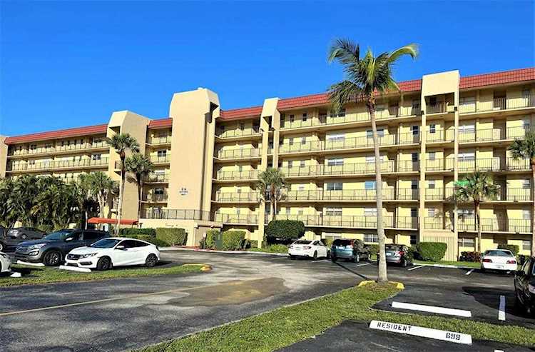 3661 Via Poinciana #510 Lake Worth, FL 33467