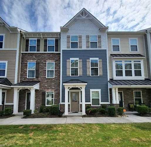 512 Sloane St Chesapeake, VA 23324