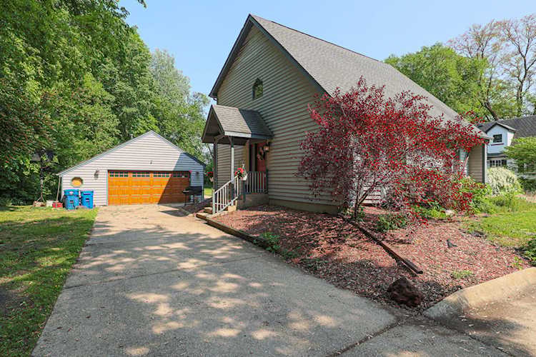 1N477 Macqueen Dr West Chicago, IL 60185