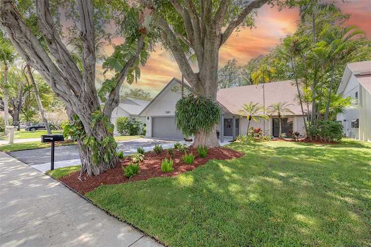 3281 NW 96th Way Sunrise, FL 33351