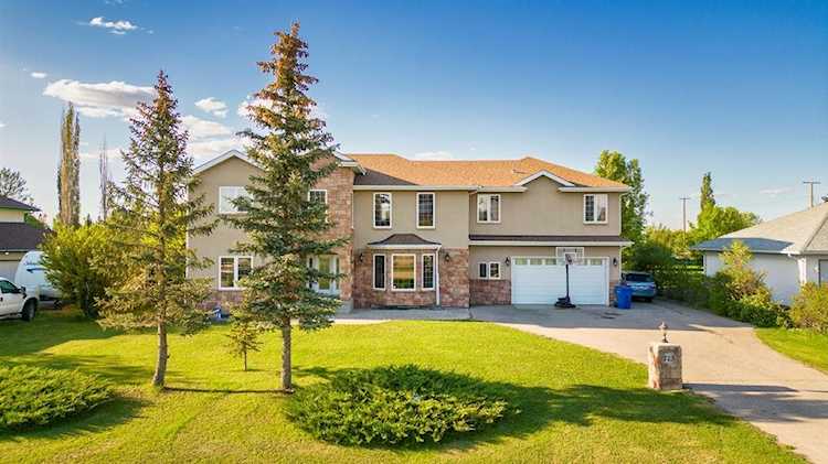 713 East Lakeview Rd Chestermere, AB T1X 1A9