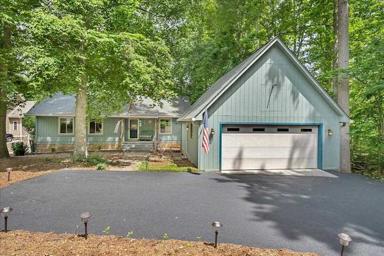 3021 Timberwood Moneta, VA 24121